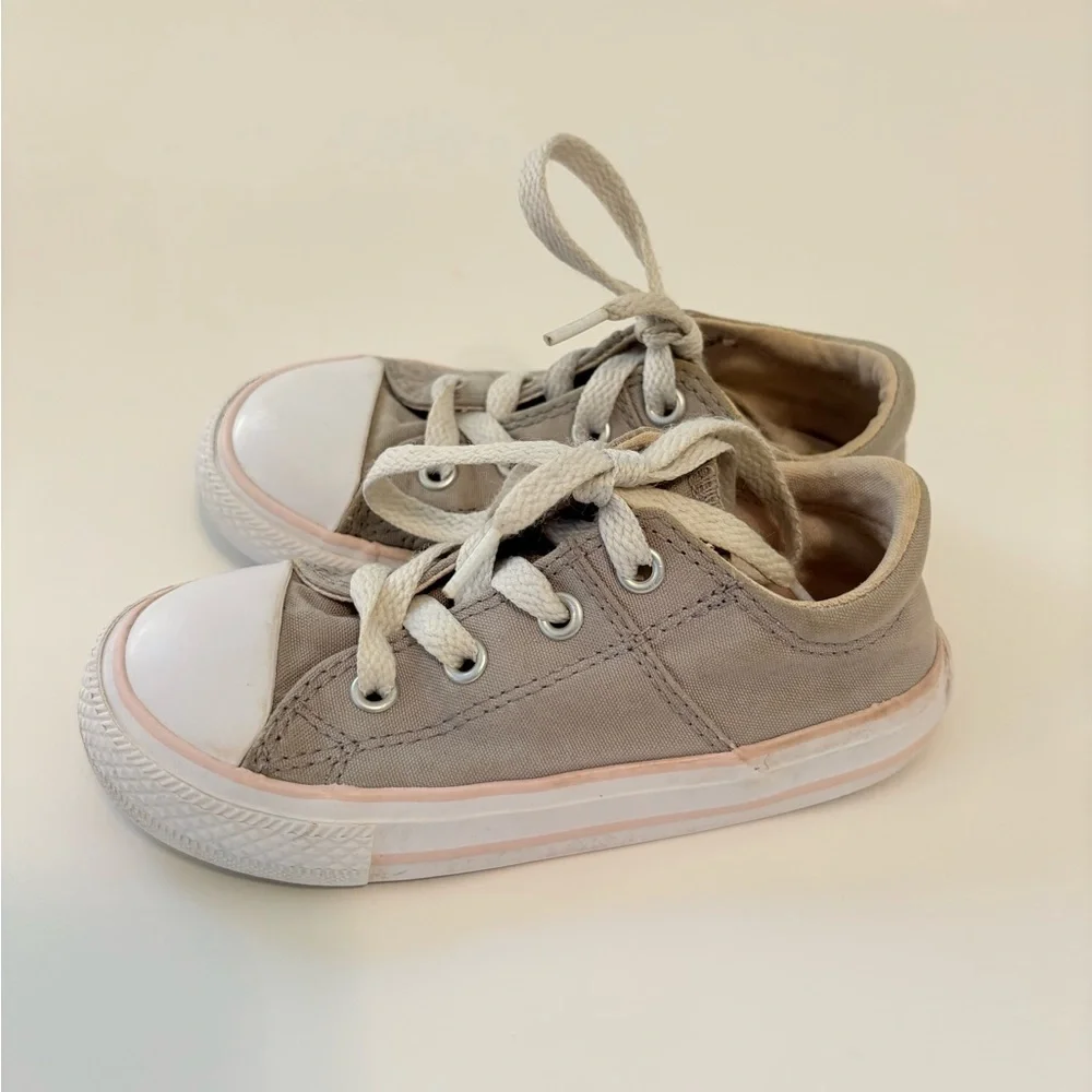 Converse all star gray/pink/white Classic Sneakers toddler size 8 low top